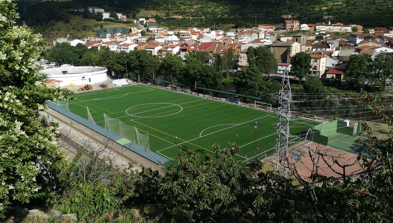 Campo de fútbol Las lanchas de Navaconcejo, equipado con césped Mondo