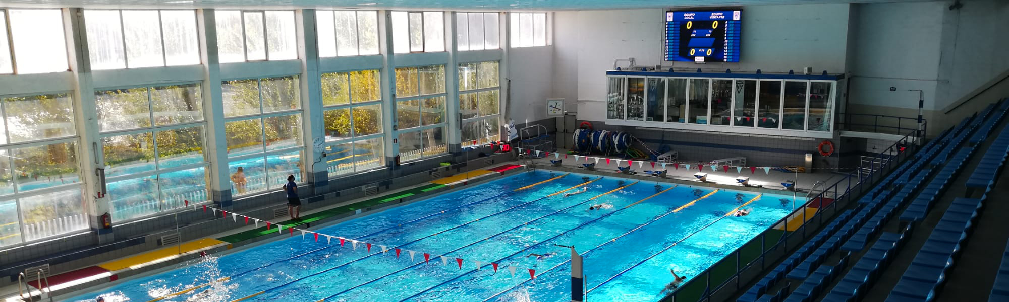 Mondo Smart Systems - Pantalla led en la piscina 'Manuel Molinero' del Centro Natación Helios de Zaragoza