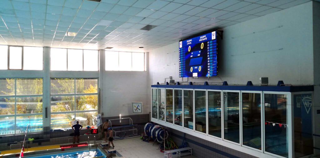 Mondo Smart Systems - Pantalla led en la piscina 'Manuel Molinero' del Centro Natación Helios de Zaragoza