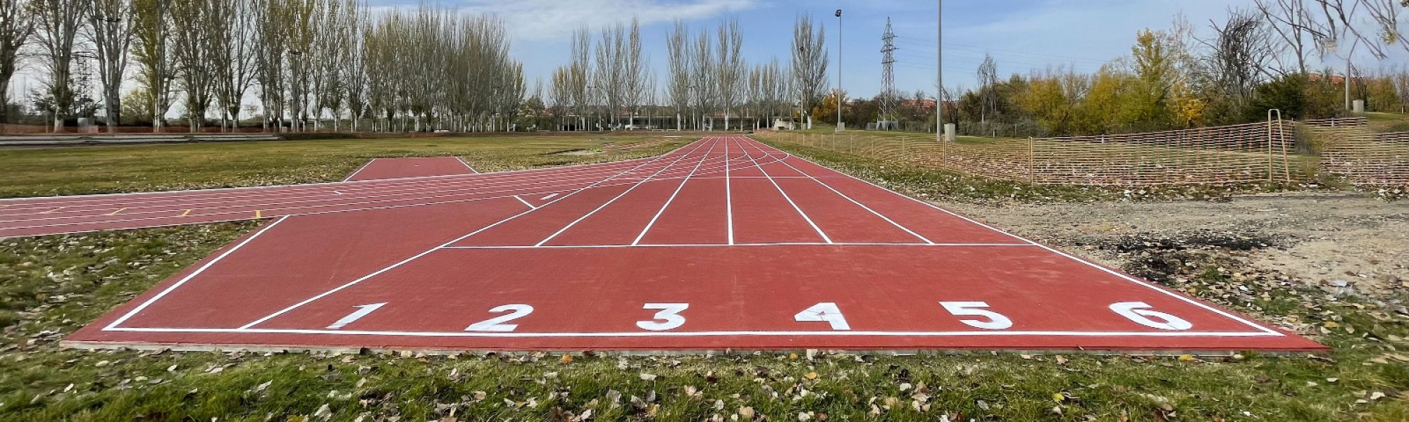 Pista de atletismo del Complejo Deportivo Salas Bajas de la Universidad de Salamanca, equipado con pavimento Sportflex Super X 720 de Mondo