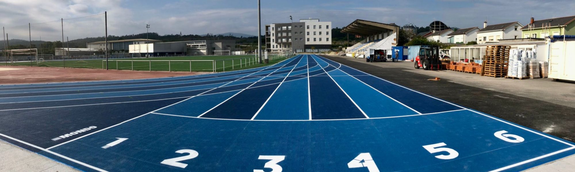 Estadio Municipal de A Veiga, ubicado en la localidad de San Cibrao, equipado con pavimento Sportflex Super X 720 de Mondo