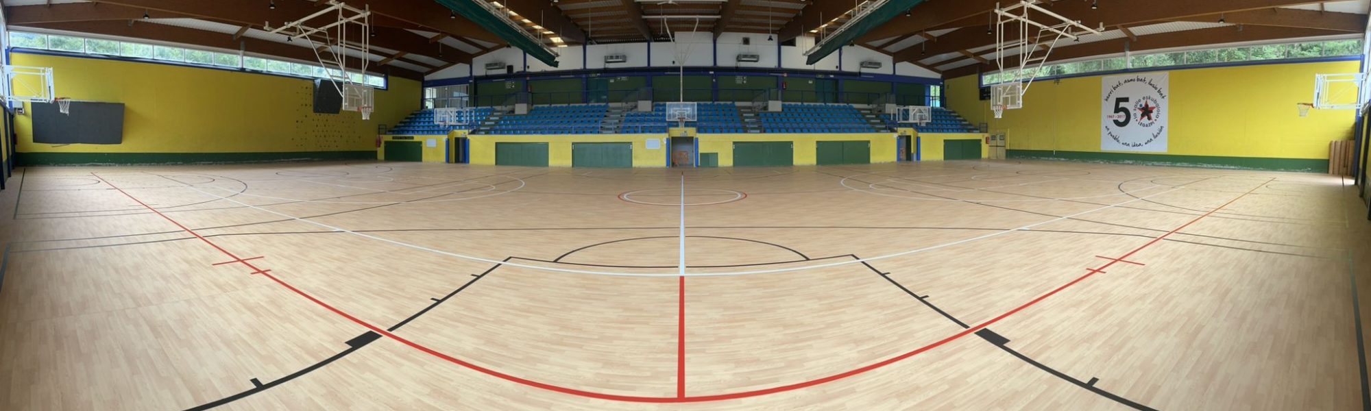 Un nuevo pavimento de ‘hierro’ para Bikuña: Legazpi vuelve a confiar en Mondo para renovar su polideportivo