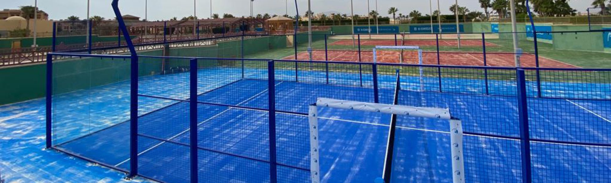Mido Trading ha instalado en Egipto, en el espectacular complejo hotelero Robinson Soma Bay, una pista de pádel equipada con el sistema Supercourt XN y dos de tenis con césped NSF 70. La afición por el pádel en Egipto crece sin parar.